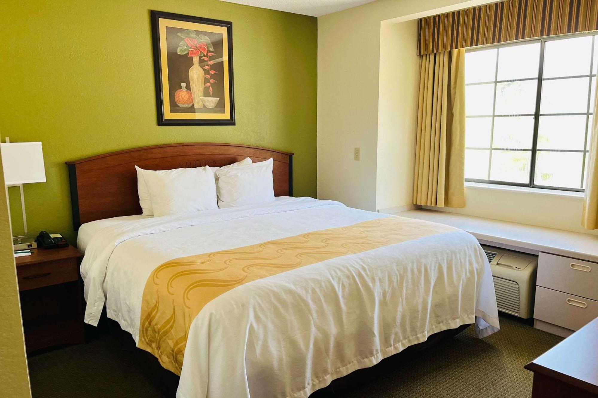Hotel Quality & Next To Mountain Arts Center