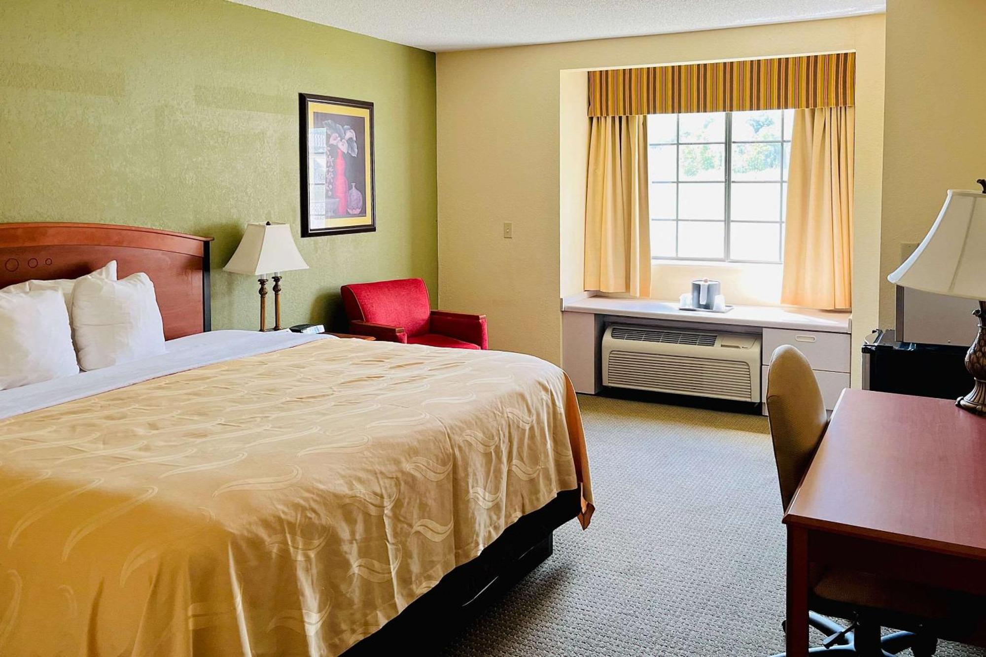 Hotel Quality & Next To Mountain Arts Center 2*