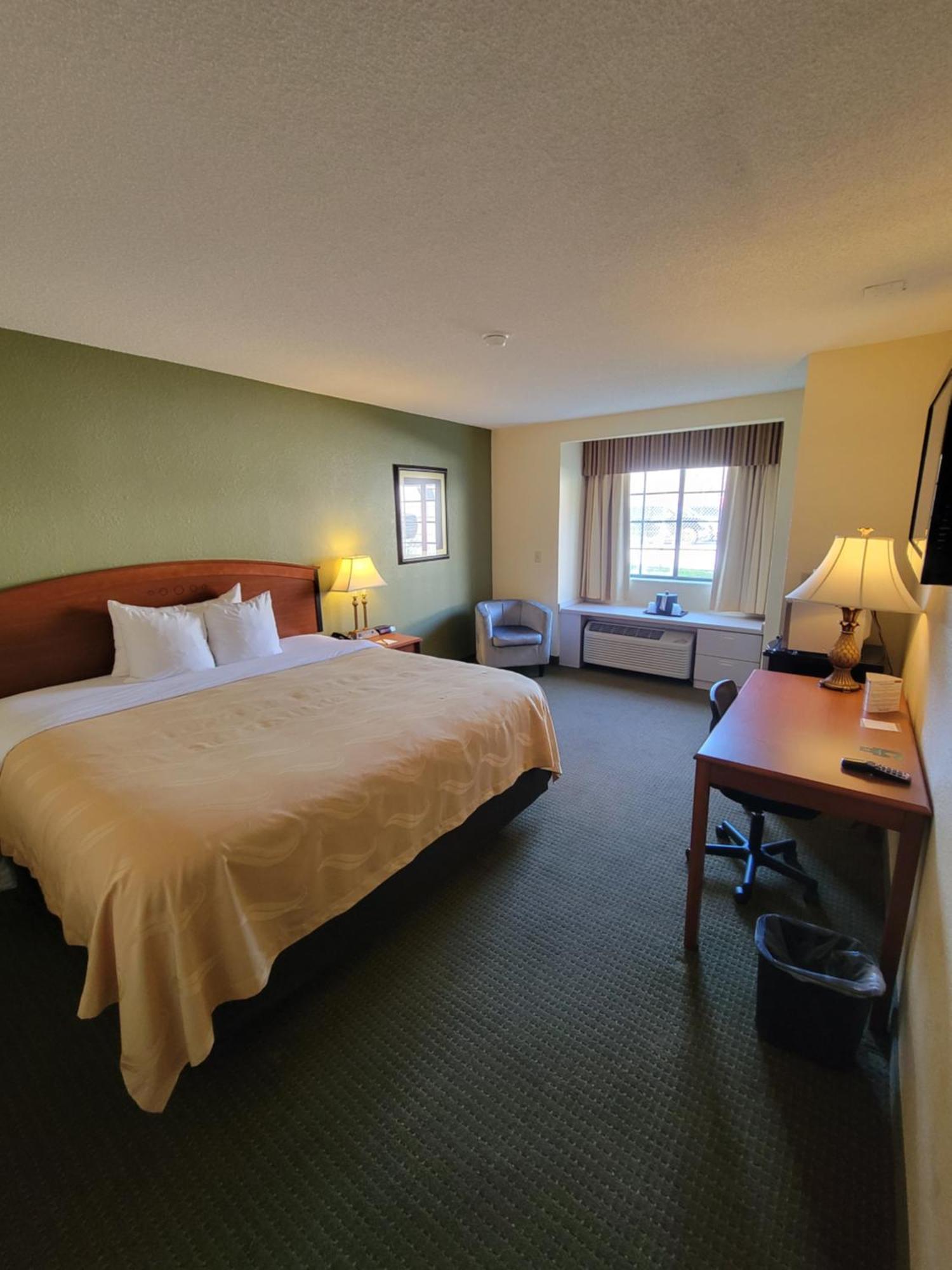 Hotel Quality & Next To Mountain Arts Center 2*