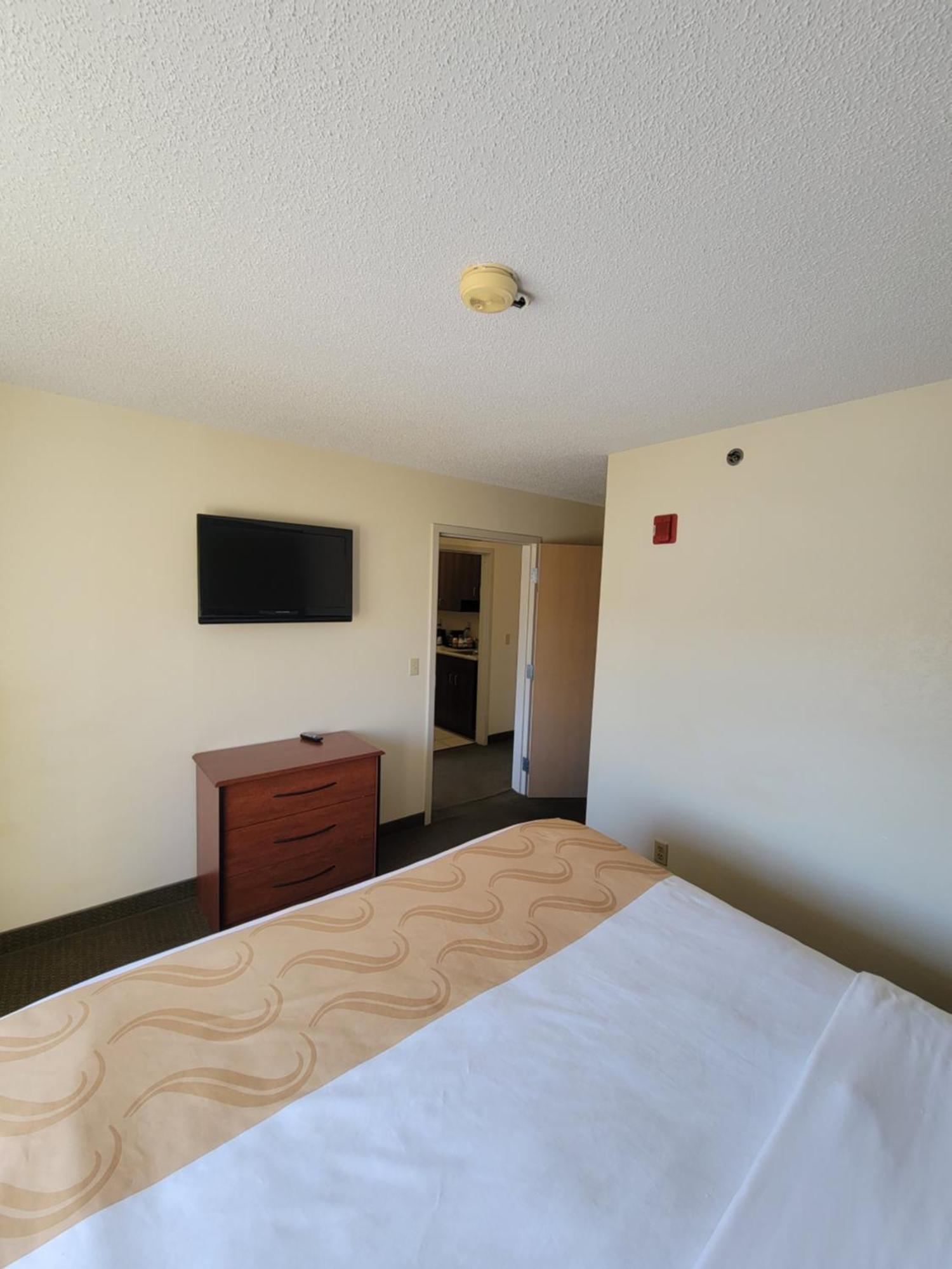 Hotel Quality & Next To Mountain Arts Center 2*