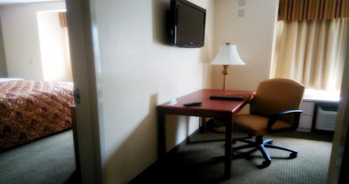 Hotel Quality & Next To Mountain Arts Center 2*
