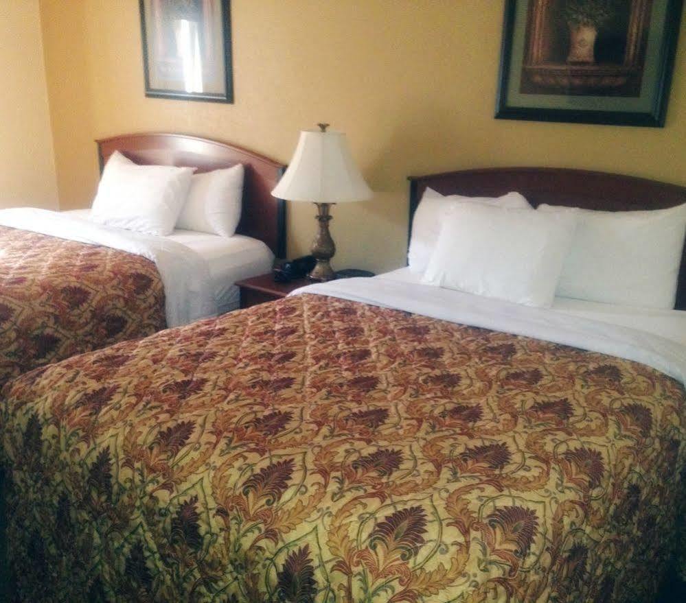 Hotel Quality & Next To Mountain Arts Center